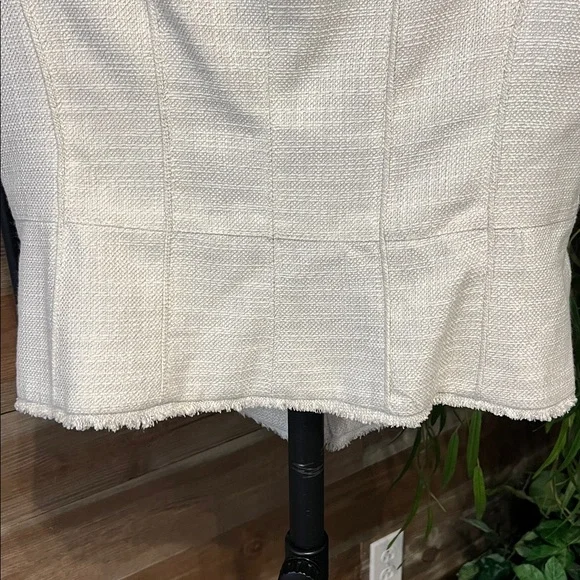 White House Black Market cream tweed sleeveless button front dressy jacket. 12 - Picture 6 of 7